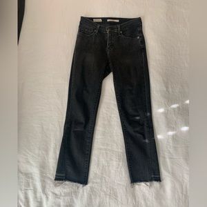 Size 25 black Levi’s